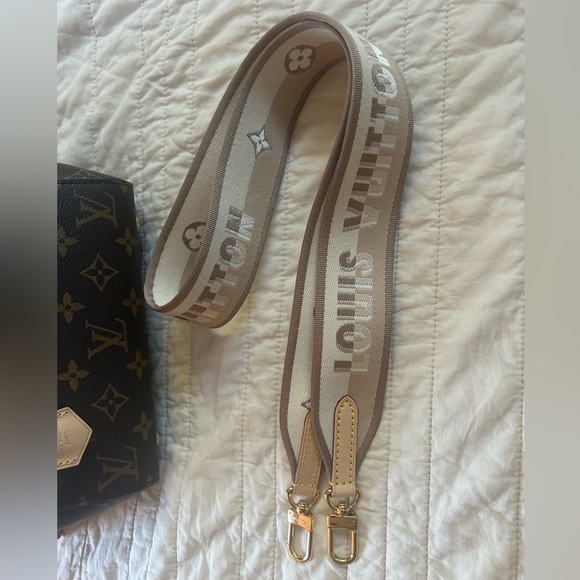 Louis Vuitton Bandouliere Strap - Picture 3 of 8